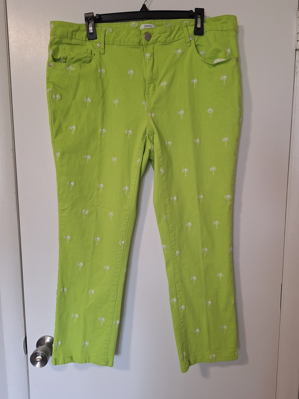 crown & ivy Curvy Lime Green Tropical Vacation Palm Embroidered Ankle Jeans